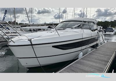 Bavaria SR36 Motorbåd 2022, med Volvo Penta motor, England