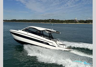 Bavaria Vida 33 Motorbåd 2026, med Suzuki motor, England