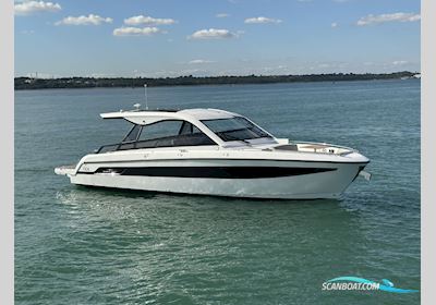 Bavaria Vida 33 Motorbåd 2026, med Suzuki motor, England