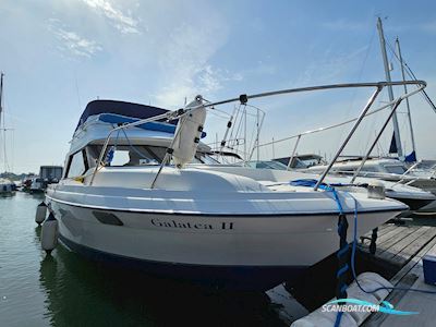 Bayliner 2556 Flybridge Motorbåd 1990, med Mercruiser 5Ltr V8 motor, England