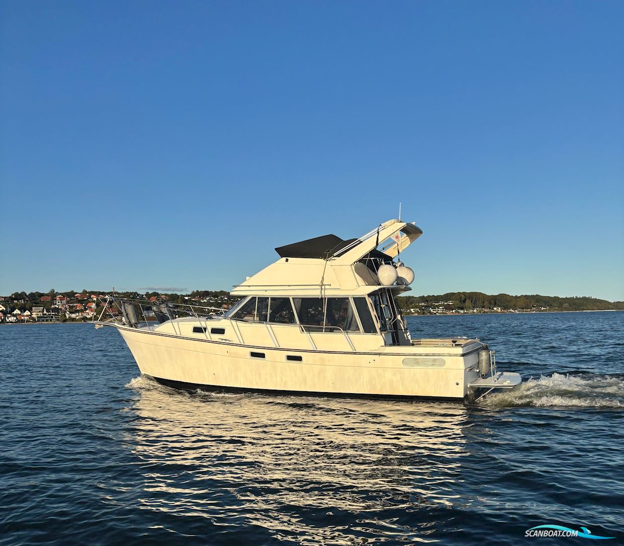 Bayliner 3288 Flybrigde Motorbåd 1989, med Hino motor, Danmark
