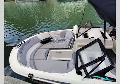 Bayliner M17 Motorbåd 2022, med Mercury motor, Frankrig