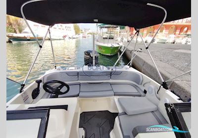 Bayliner M17 Motorbåd 2022, med Mercury motor, Frankrig