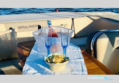 Bayliner VR5 Bowrider Motorbåd 2017, med Mercruiser motor, Sverige
