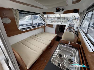 Beneteau Antares 8 Motorbåd 2010, med Nanni T4 200Hp motor, England