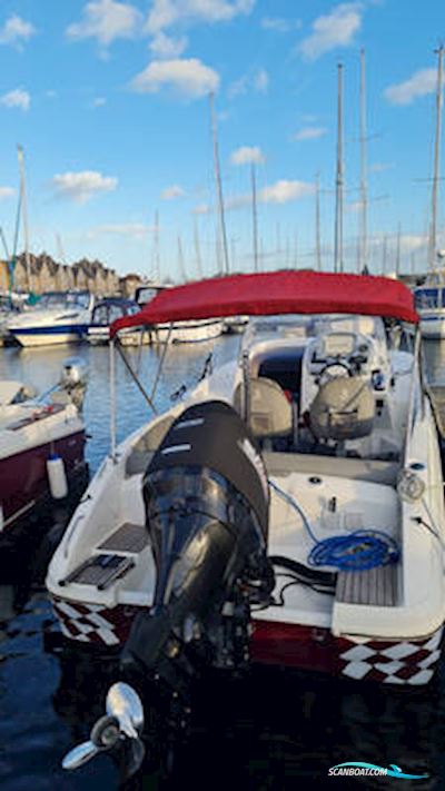 Beneteau Rubis 750 Flyer Sun Deck Motorbåd 2013, med Suzuki  DF300 motor, England