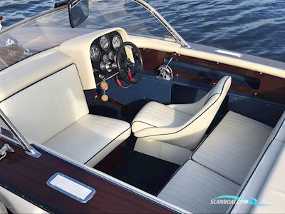 Boesch 590 Motorbåd 1986, med Boesch Marine 454 motor, Holland
