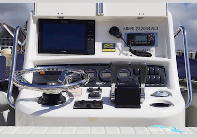 Boston Whaler 240 Outrage Motorbåd 2006, med Yamaha motor, England