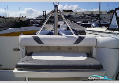 Boston Whaler 240 Outrage Motorbåd 2006, med Yamaha motor, England