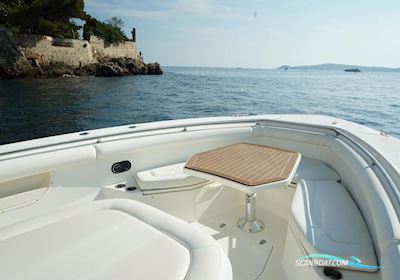 Boston Whaler 370 Outrage Motorbåd 2012, med Vérado motor, Frankrig