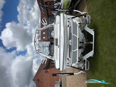 CENTURION Fi23 Motorbåd 2021, med GM Marine motor, England
