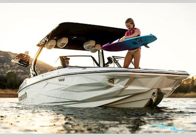 CENTURION NV 213 Motorbåd 2025, med PCM L96 V8 6.0 ltr motor, England