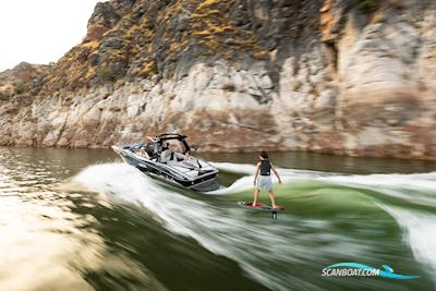 CENTURION NV 233 Motorbåd 2025, med PCM L96 V8 6.0 ltr motor, England