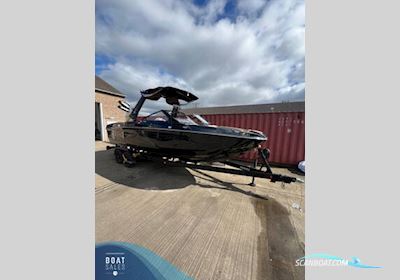 CENTURION Ri245 Motorbåd 0, med PCM ZZ6 motor, England