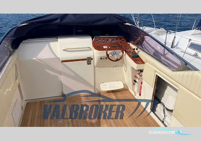 Colombo Virage 34 Motorbåd 2000, med Volvo Penta Kad 44 motor, Italien