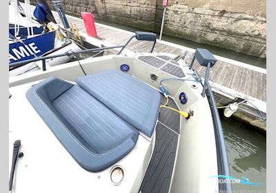 Dromeas D28 WA Motorbåd 2021, med Yamaha V6 4 Stroke motor, England