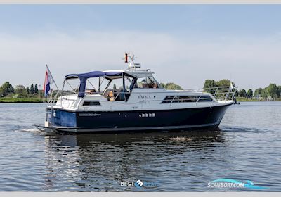 Excellent 960 Offshore Motorbåd 2004, med Yanmar is een Japanse fabrikant die bekend staat om zijn hoogwaardige dieselmotoren, zowel voor maritieme als industriële toepassingen. Het merk staa motor, Holland
