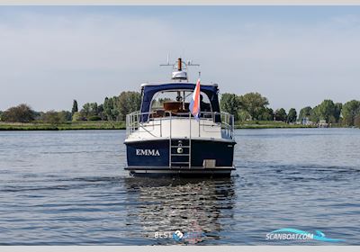 Excellent 960 Offshore Motorbåd 2004, med Yanmar is een Japanse fabrikant die bekend staat om zijn hoogwaardige dieselmotoren, zowel voor maritieme als industriële toepassingen. Het merk staa motor, Holland