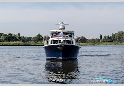 Excellent 960 Offshore Motorbåd 2004, med Yanmar is een Japanse fabrikant die bekend staat om zijn hoogwaardige dieselmotoren, zowel voor maritieme als industriële toepassingen. Het merk staa motor, Holland
