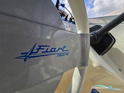 Fiart Mare 23 Motorbåd 2002, med Volvo Penta 4.3 GXi/C motor, England