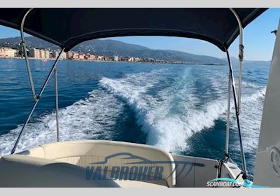 Four Winns Vista 268 Motorbåd 2004, med Volvo Penta 5.7 Gi/DP-S1 motor, Italien