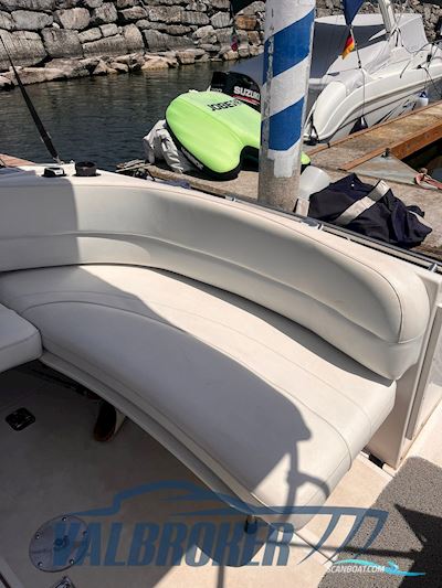 Four Winns Vista 268 Motorbåd 2000, med Volvo Penta Gsi 5.7 motor, Italien
