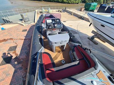 Grand 850 Motorbåd 2018, med Evinrude motor, England