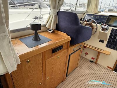 Hardy Marine 32 Commander Motorbåd 2000, med Mercruiser motor, England