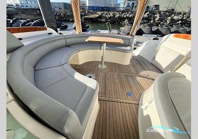 Jeanneau Prestige 34S Motorbåd 2003, med Volvo Penta KAD300 motor, England