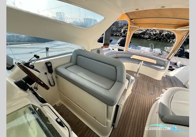 Jeanneau Prestige 34S Motorbåd 2003, med Volvo Penta KAD300 motor, England