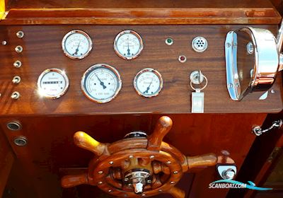 Klassisches Tuckerboot Motorbåd 1960, med Peugeot Indoor Diesel motor, Tyskland