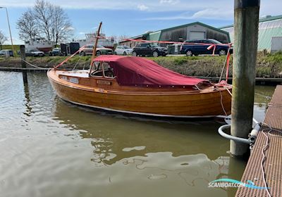Klassisches Tuckerboot Motorbåd 1960, med Peugeot Indoor Diesel motor, Tyskland