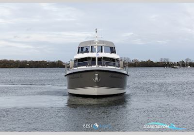 Linssen 40 SL AC Motorbåd 2022, med Volvo Penta is een Zweeds merk dat wereldwijd bekendstaat om betrouwbare en krachtige scheepsmotoren en aandrijfsystemen. Ze leveren zowel diesel- al motor, Holland