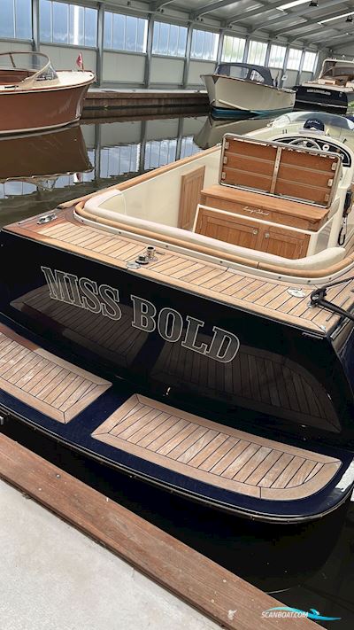 Long Island 28 Sportsman Motorbåd 2015, Holland