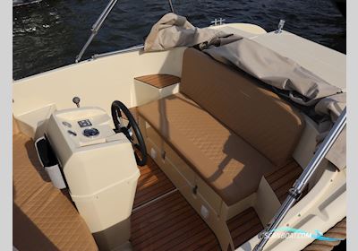 Oud Huijzer 616 Motorbåd 2022, med Netjes in de Bun Met Tilt Switch op de Gashandel motor, Holland