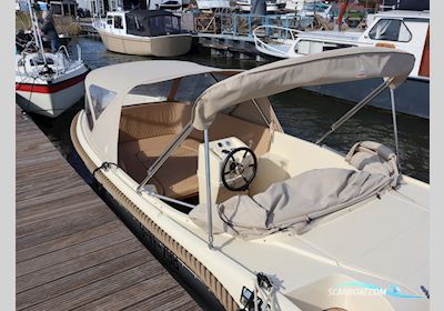 Oud Huijzer 616 Motorbåd 2022, med Netjes in de Bun Met Tilt Switch op de Gashandel motor, Holland