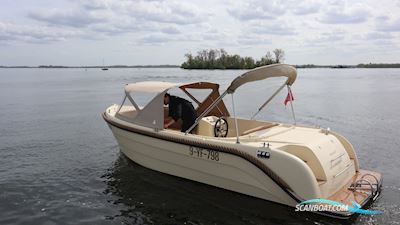 Oud Huijzer 616 Motorbåd 2022, med Netjes in de Bun Met Tilt Switch op de Gashandel motor, Holland