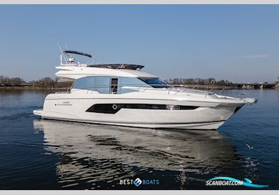 Prestige 520 Fly Motorbåd 2022, med Volvo Penta is Een Gerenommeerd Merk Dat Motoren en Aandrijfsystemen Levert Voor Boten en Schepen. Het Staat Bekend om Zijn Betrouwbaarheid, Prestati motor, Holland