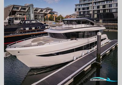 Princess X80 Motorbåd 2024, med 2 x Man V12 motor, England