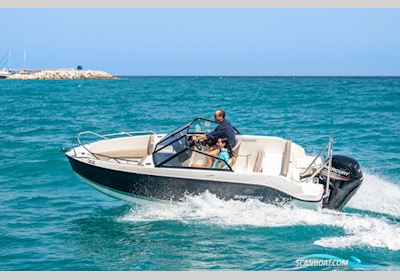 Quicksilver Activ 555 Bowrider med F100 Mercury-EFI 4 takt 2,1L - TOP-UDSTYRET Motorbåd 2025, Danmark