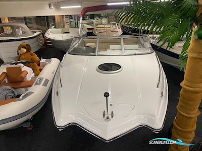 Rinker 220 Captiva Mtx Cuddy Motorbåd 2015, med Mercruiser motor, Holland