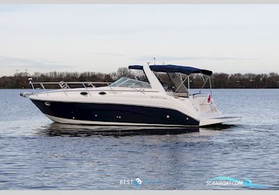 Rinker 342 Fiesta Vee Motorbåd 2002, med Mercruiser is Een Merk Van Inboard- en Sterndrive-Motoren Van de Amerikaanse Fabrikant Mercury Marine. Ze Staan Bekend om Betrouwbare, Krachtige Moto motor, Holland