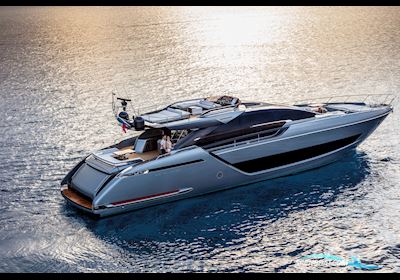 Riva 88′ Folgore Motorbåd 2023, Danmark