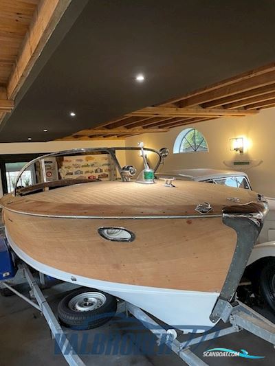Riva Ariston Cadillac Motorbåd 1956, med Cadillac V8 motor, Frankrig