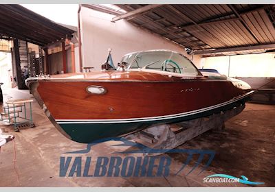 Riva Ariston Motorbåd 1962, med Chrysler Sea V-M 80 motor, Italien