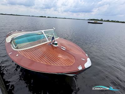 Riva Ariston Motorbåd 1960, med Chris Craft  motor, Holland