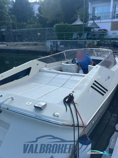 Riva SAINT TROPEZ Motorbåd 1981, med Thermoelectric Thermo Electron 350 motor, Italien