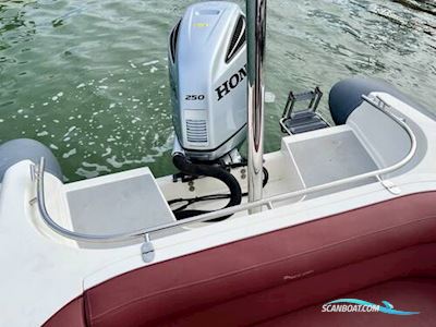 Scorpion Serket 8.1 Motorbåd 2012, med Honda motor, England