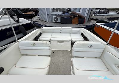 Sea Ray 215 Express Cruiser Motorbåd 1997, med Mercruiser motor, Sverige