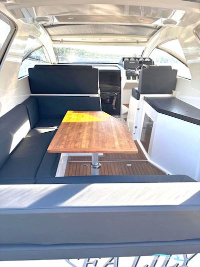 Sealine S330 Motorbåd 2017, med Volvo Penta motor, Finland